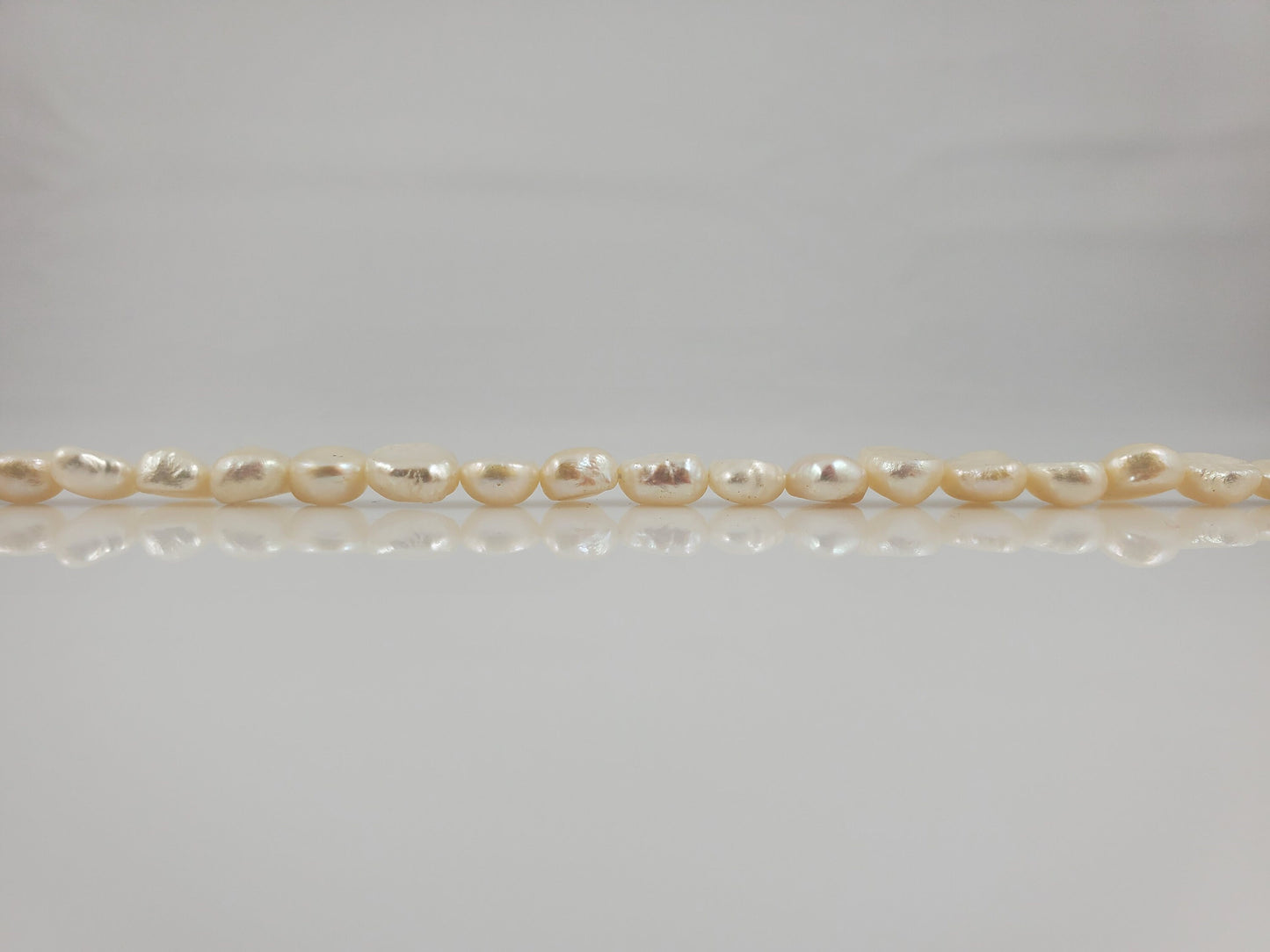 Natural High Quality White Round Flat Freshwater Pearls Chips