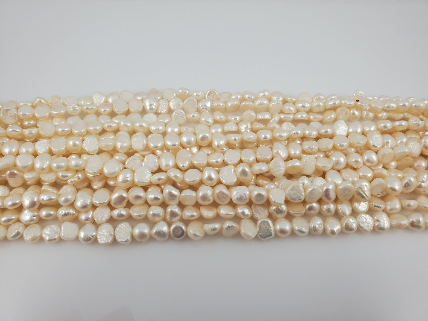 Natural High Quality White Round Flat Freshwater Pearls Chips
